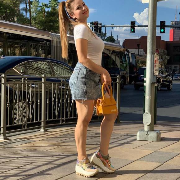 Meet your Posher, Eneida - Picture 1 of 1